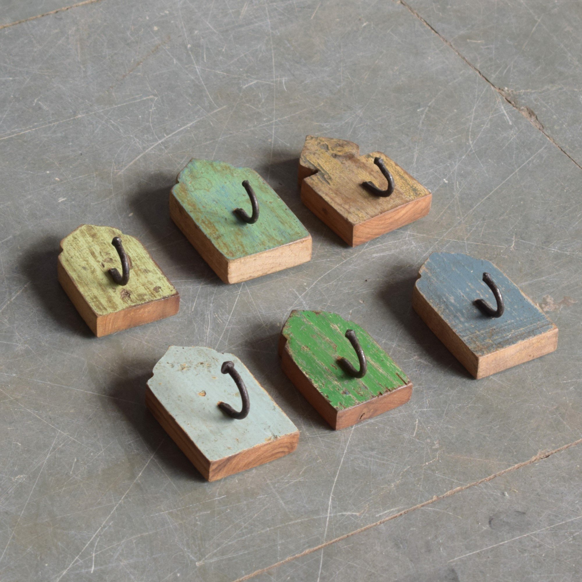 Einzelhaken auf Holz - 6x10x5(H)