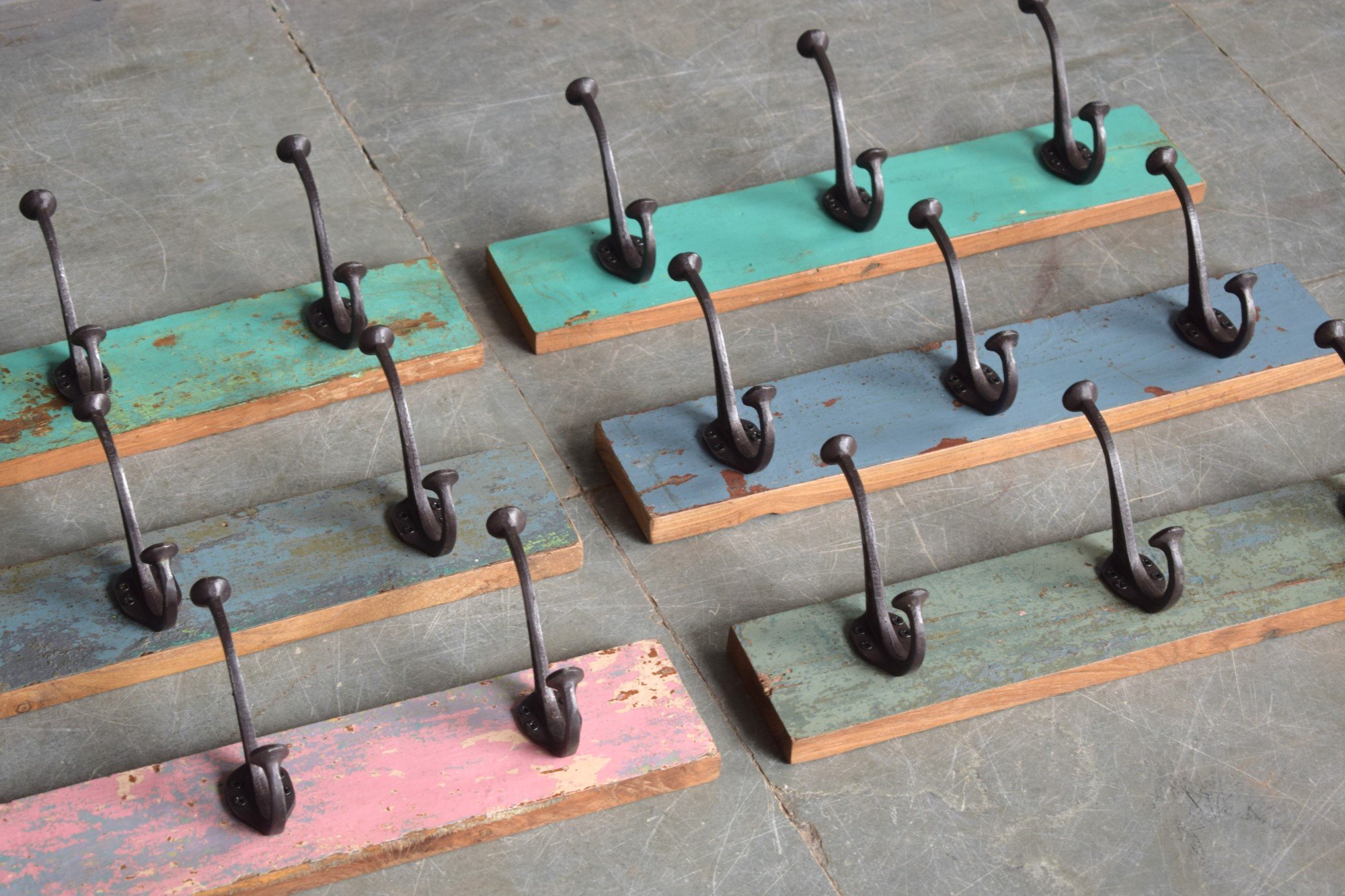 Garderobenleiste mit drei Haken: 46x10x7(H)