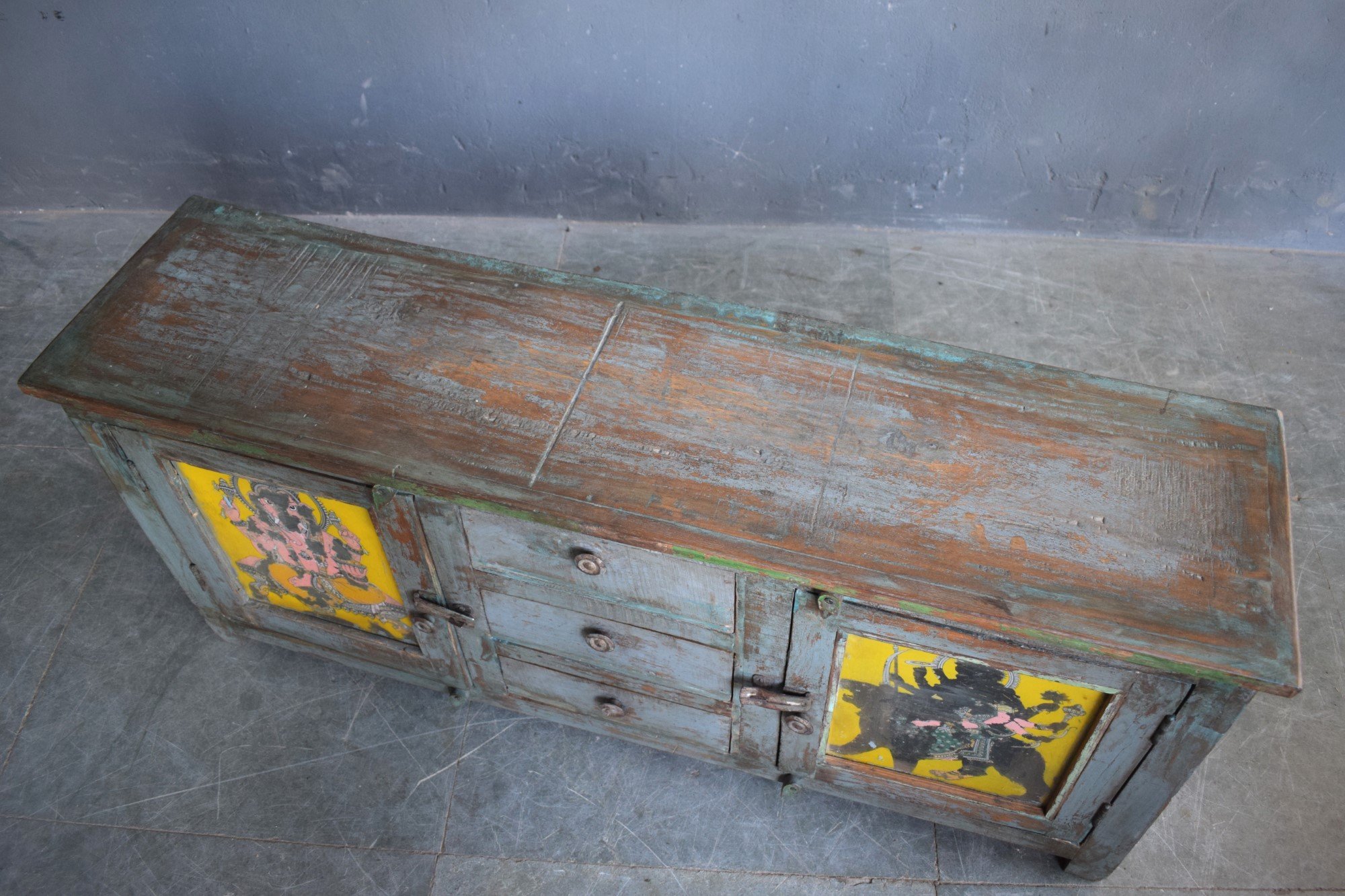 Sideboard mit ehemaliger Glasmalerei, 123x32x53cm(H)