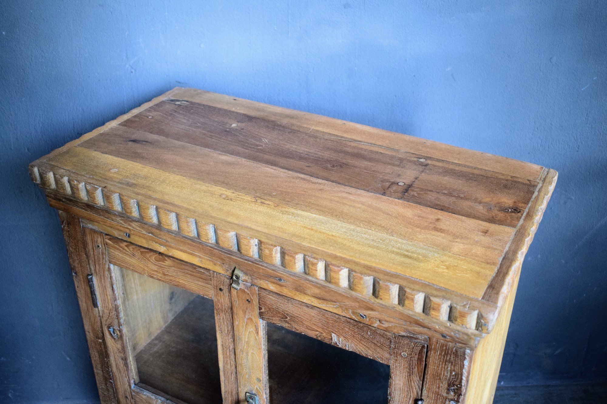 Kleiner Teakschrank aus Indien, 68x36x88cm(H)