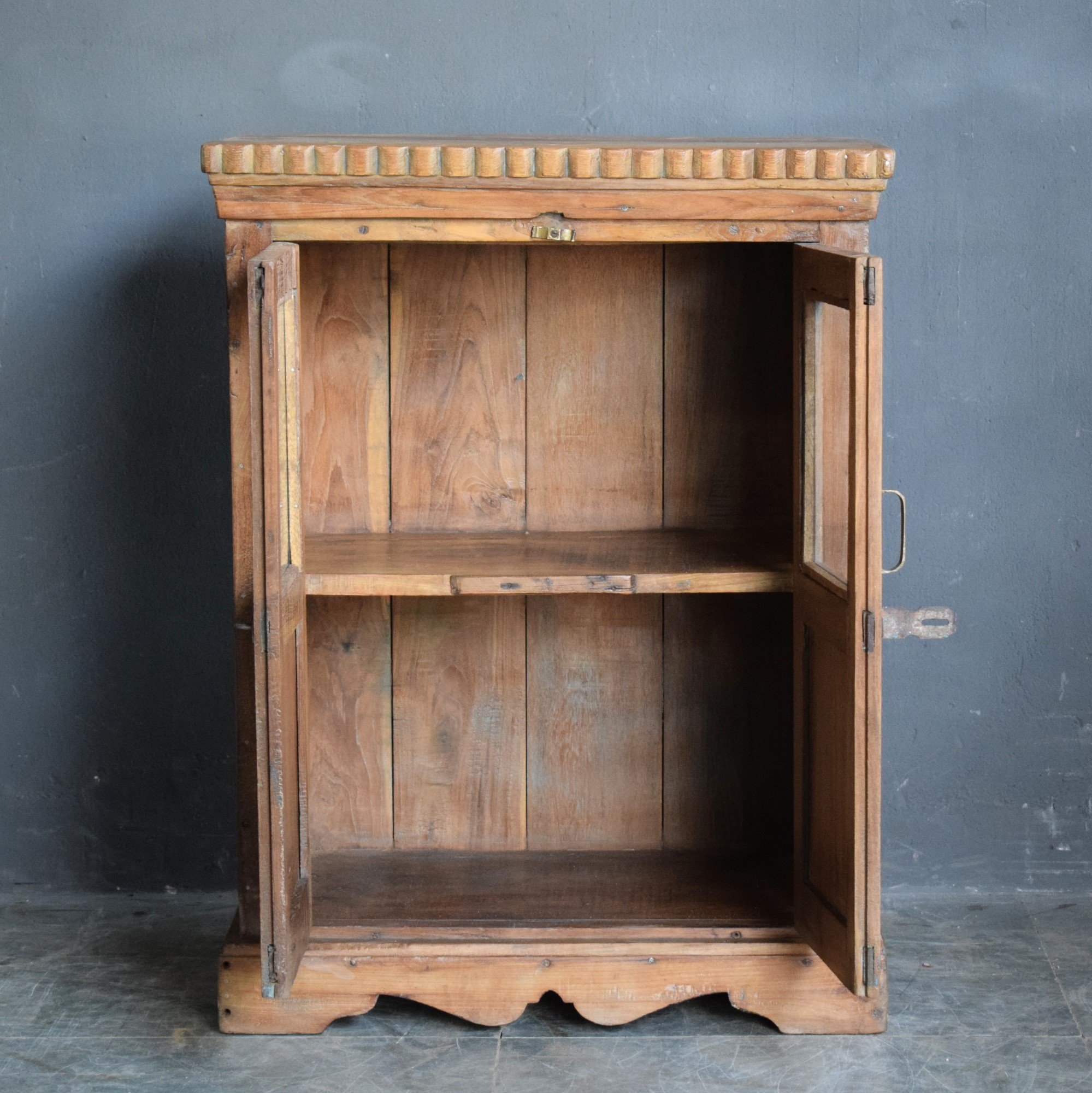 Kleiner Teakschrank aus Indien, 68x36x88cm(H)