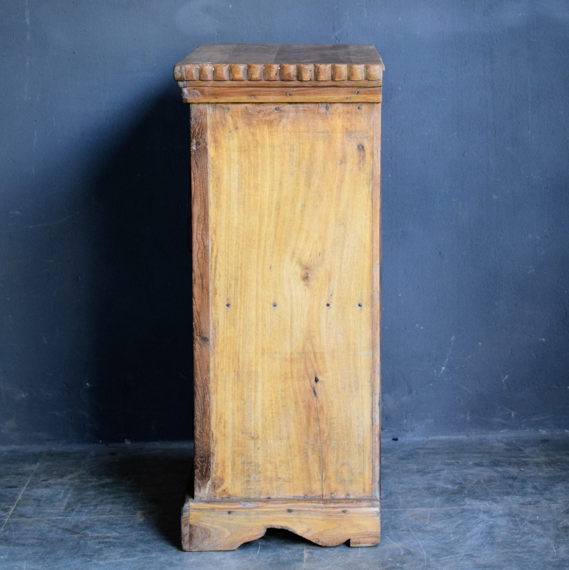 Kleiner Teakschrank aus Indien, 68x36x88cm(H)