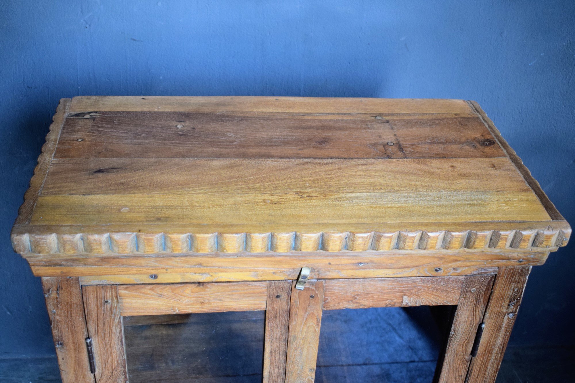 Kleiner Teakschrank aus Indien, 68x36x88cm(H)