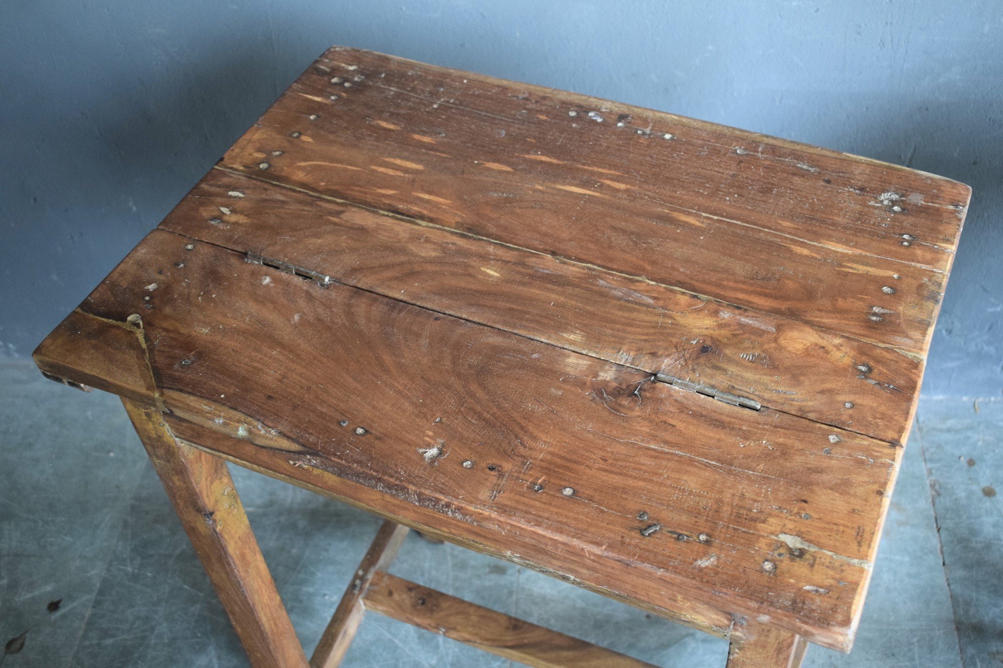 Alter indischer Schultisch, 60x44x76cm(H)