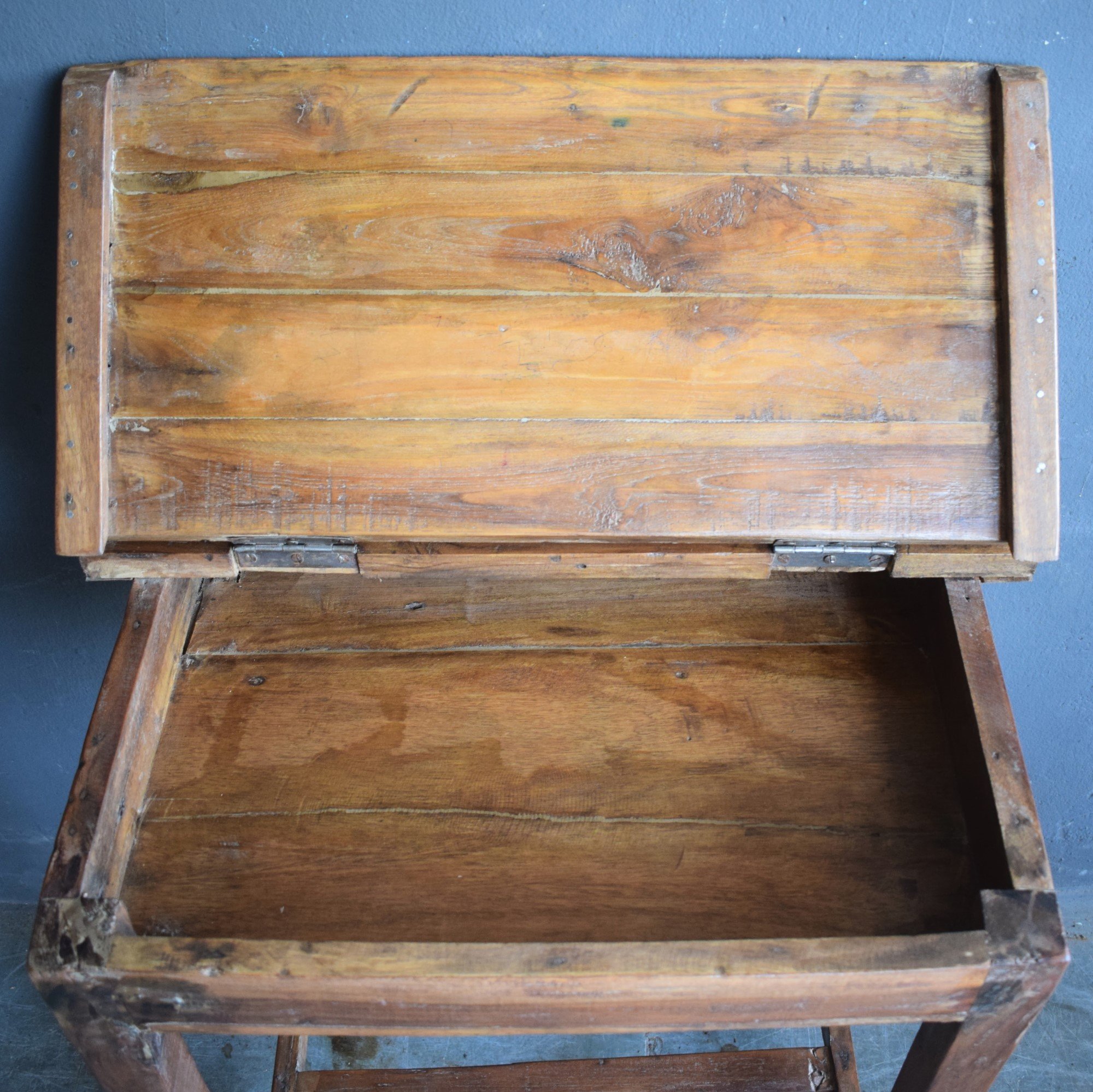 Alter indischer Schultisch, 60x44x76cm(H)