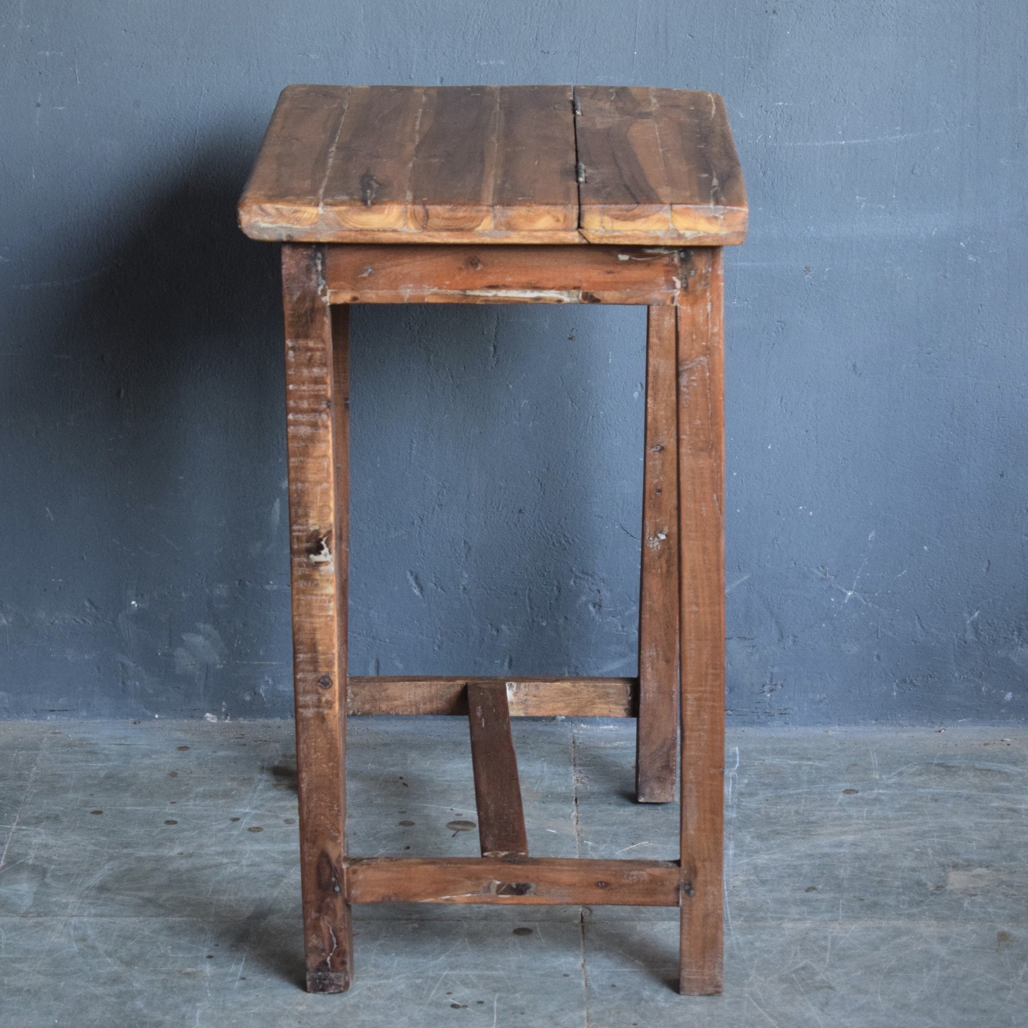 Alter indischer Schultisch, 60x44x76cm(H)
